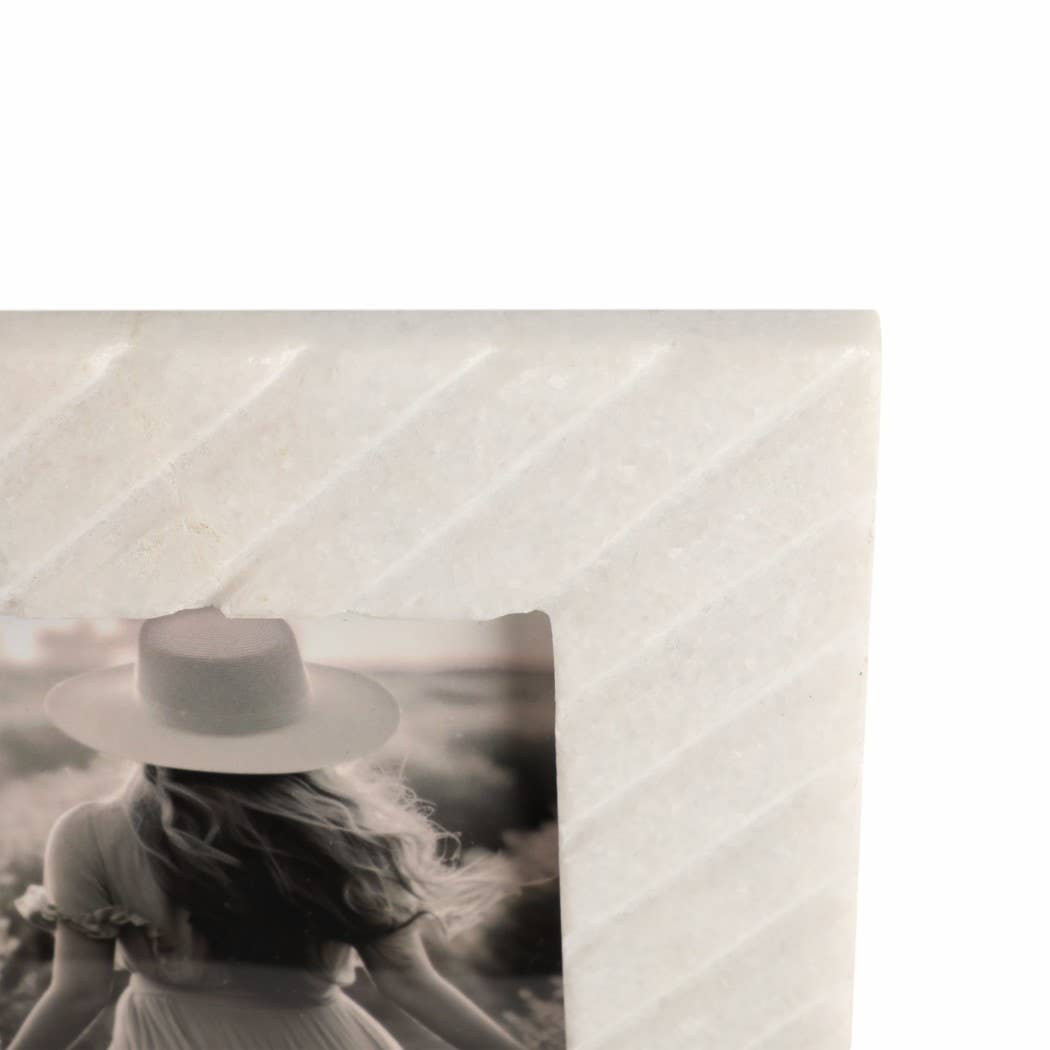 Marble Contemporary Ridged Photo Frame - White, 4x6 in.