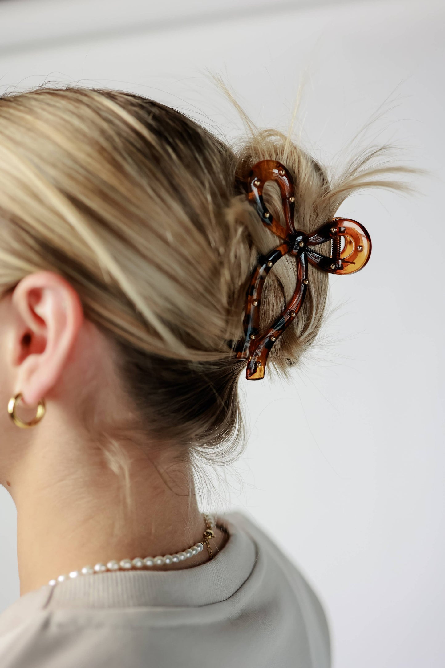 STUDDED BOW CLIP | TORTOISE