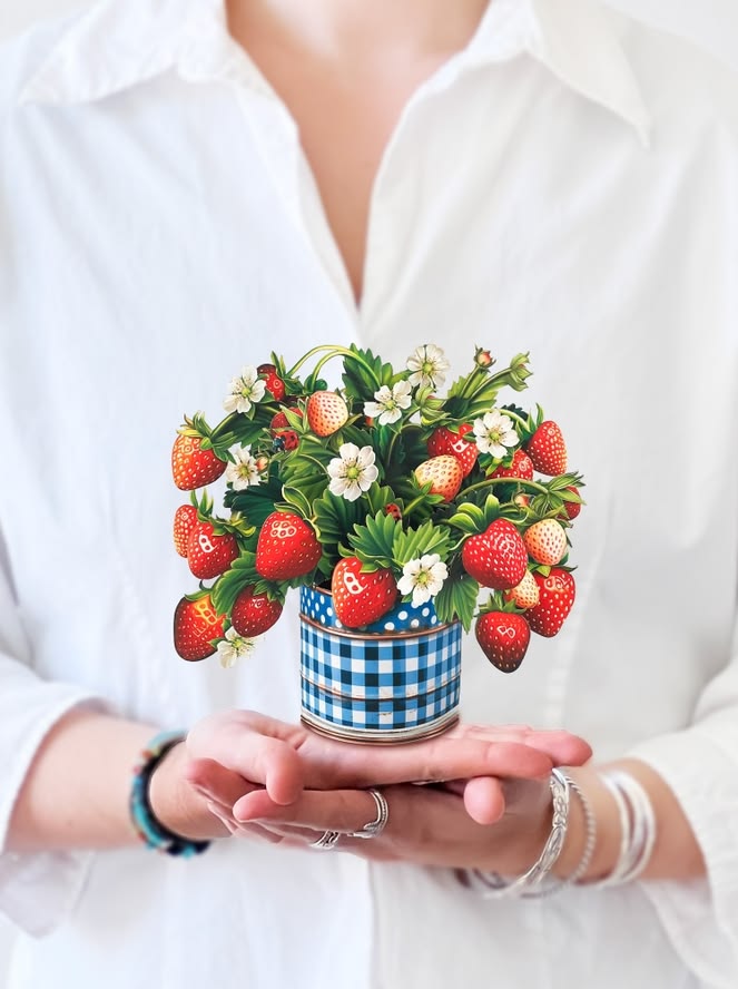Fresh Cut Paper Mini Pop Up Bouquet-Strawberry Blossom