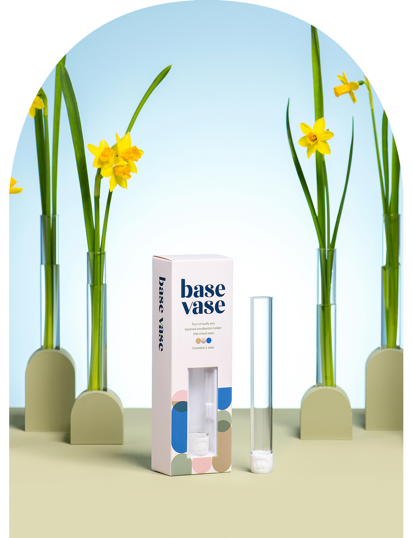 Base Vase packaging with a clear vase and daffodils in the background