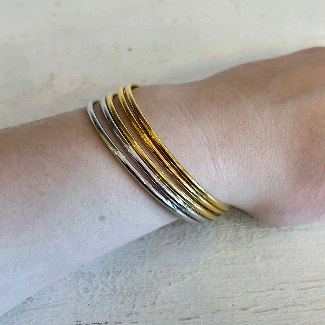 Olyss 18k Gold Thin Bangle Set