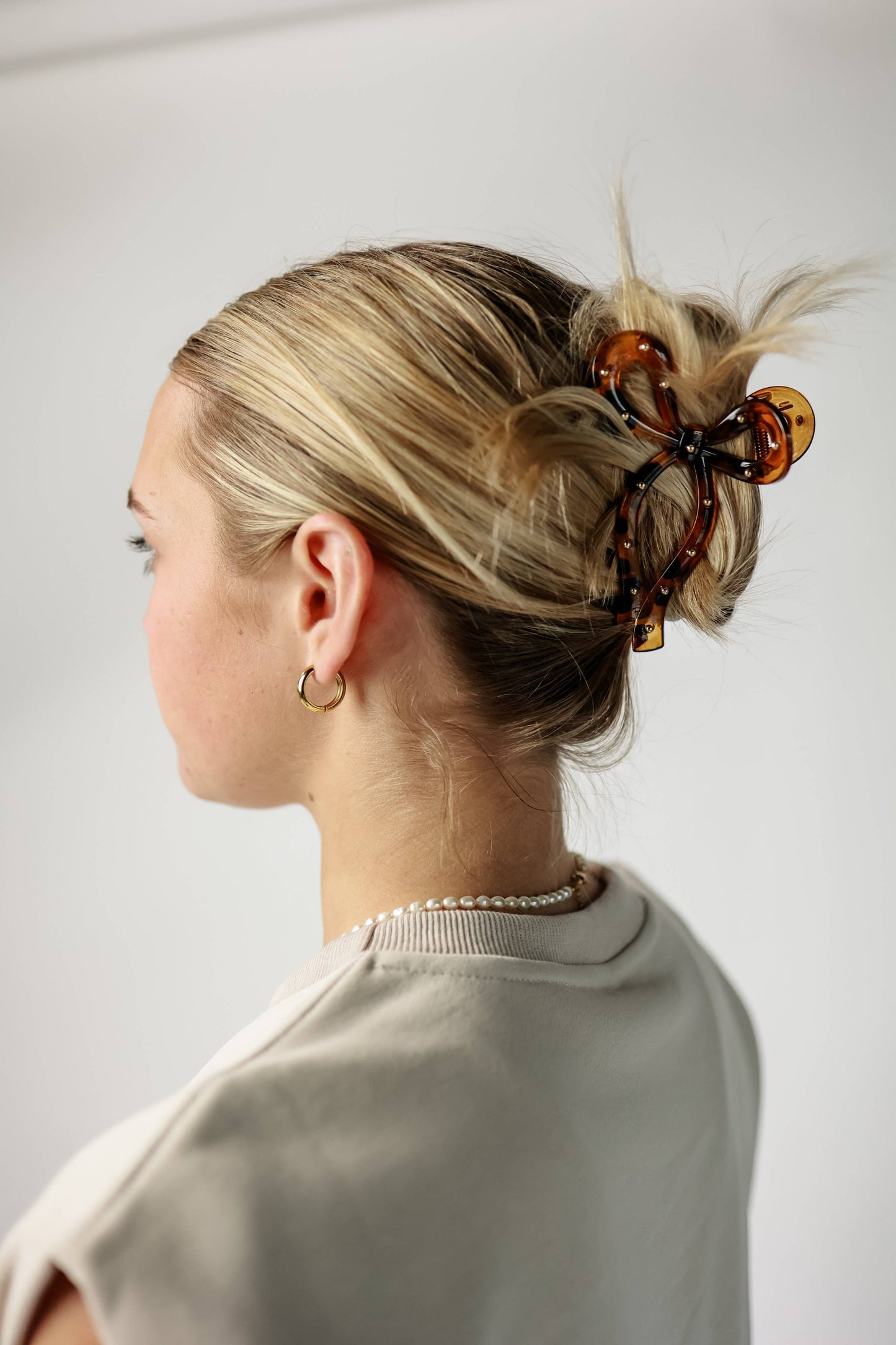 STUDDED BOW CLIP | TORTOISE