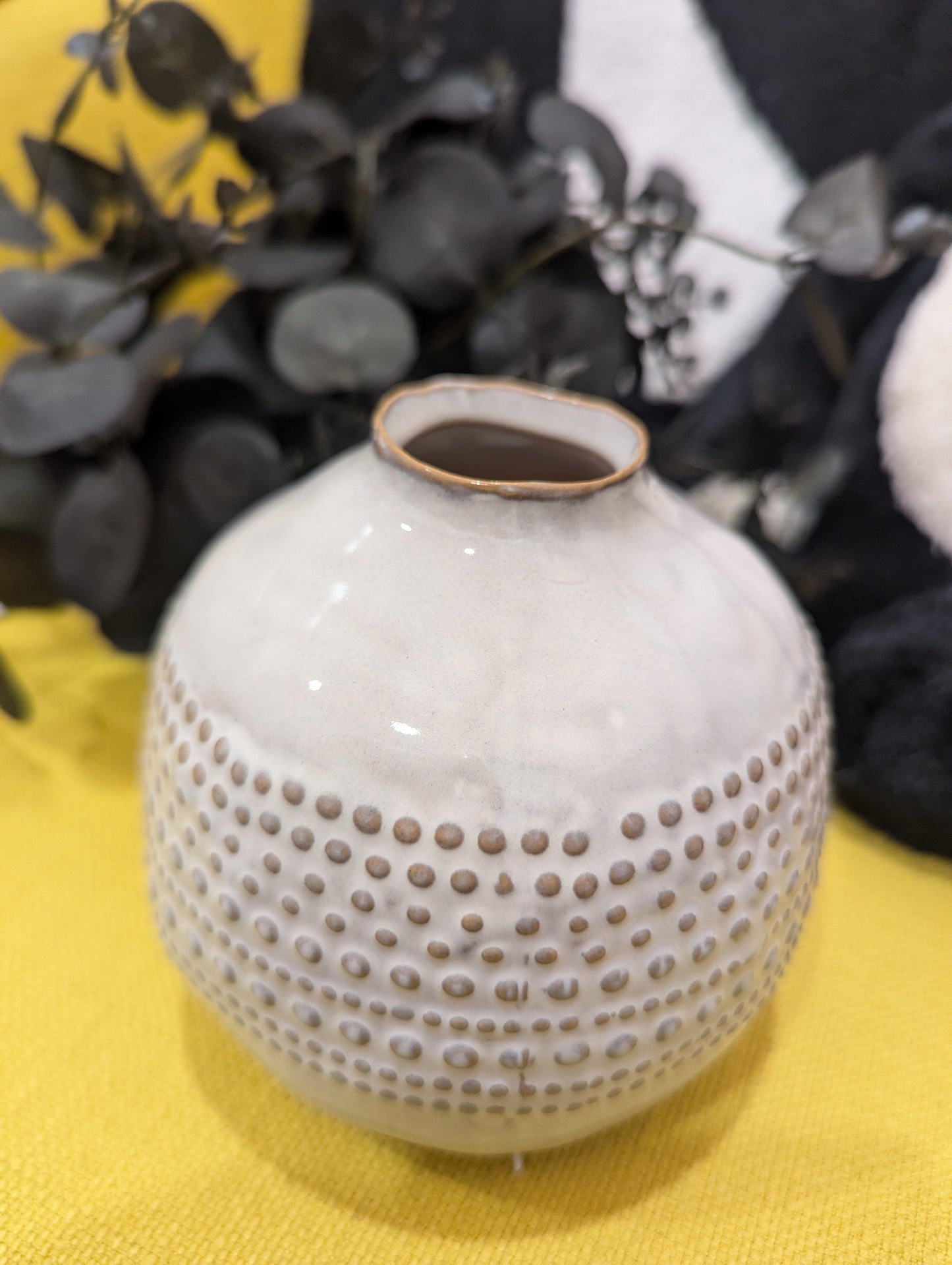 4x6 Round dotted Vase