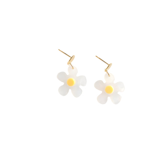 Dainty Daisy Earrings
